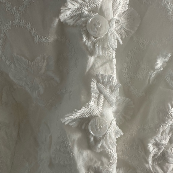 🌻 Sleeveless Embroidered Button-Up Blouse🌻 - Picture 5 of 7